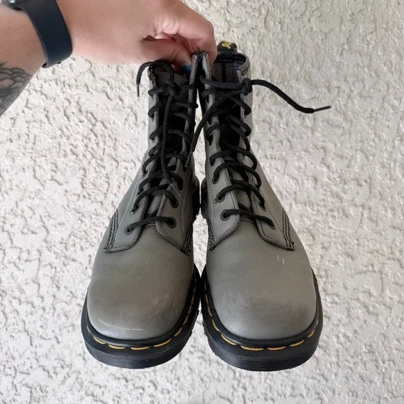 Vintage Dr. Marten Leather Olive Green Combat Boots Women’s Size 7.5 - Picture 2 of 8